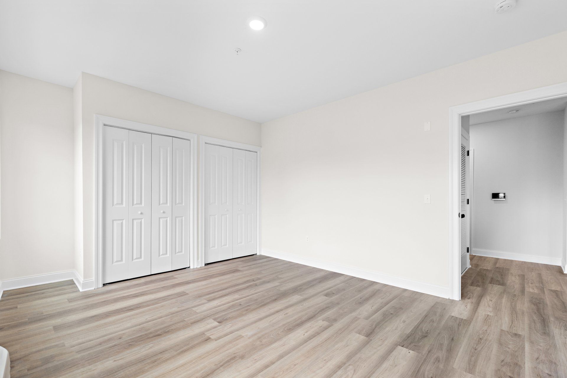 371 Lakeview ave room