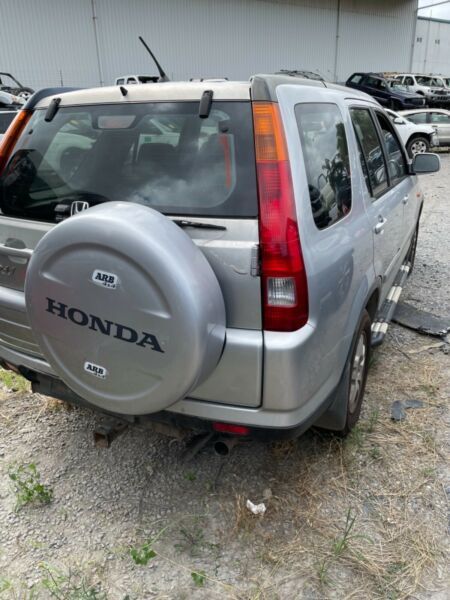 STOCK NO 8637: 2/2004 HONDA CRV RD 2.4LTR 4CYL AUTO WAGON AWD SILVER