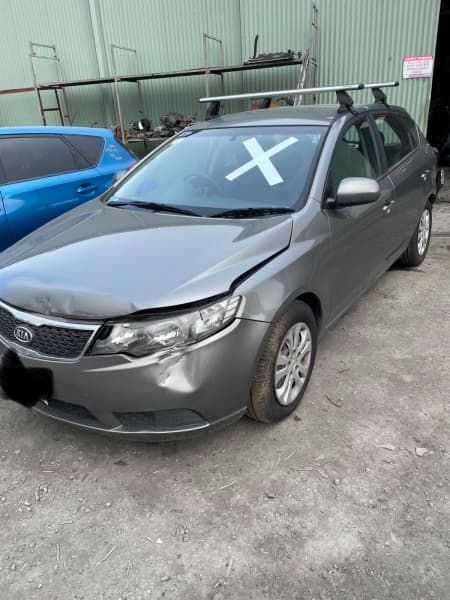 STOCK NO 8909: 8/2011 KIA CERATO TD 2LTR G4KD 4 CYL AUTO H/BACK SILVER PETROL