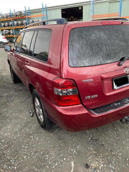 STOCK NO 8999: 10/2005 TOYOTA KLUGER MCU28R V6 AUTO PETROL 4WD RED