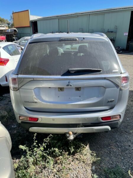 STOCK NO 8651: 3/2014 MITSUBISHI OUTLANDER ZJ 2.2 LTR WAGON AWD