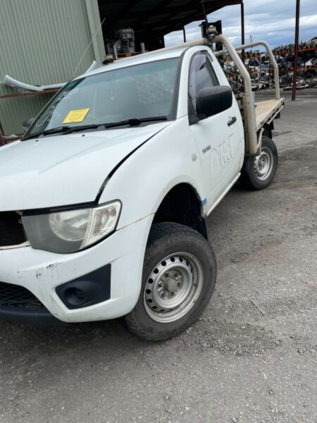 STOCK NO 8624:9/2014 MITSUBISHI TRITON MN 2.5LTR T/DIESEL 4CYL S/CAB UTE