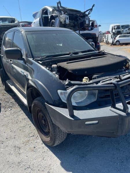 STOCK NO 8924: 5/2010 MITSUBISHI TRITON MN DUAL CAB T/DIESEL 4SPD AUTO 4WD