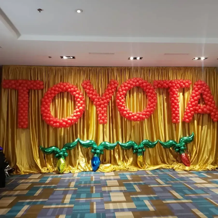 The word toyota is made out of red balloons