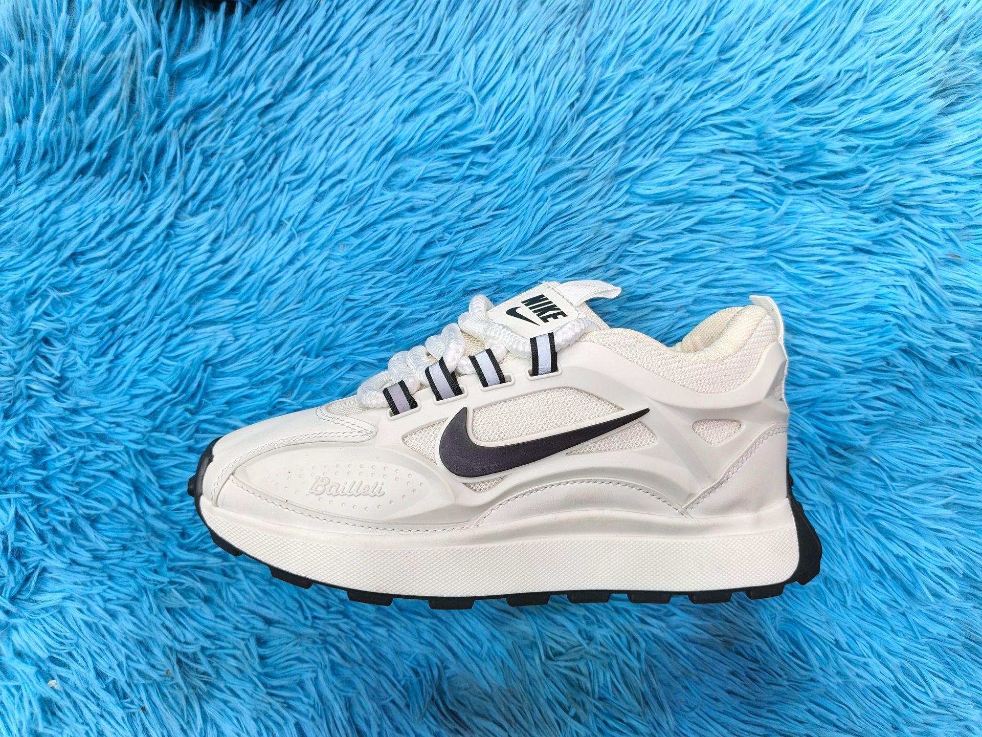 NIKE BALLELI