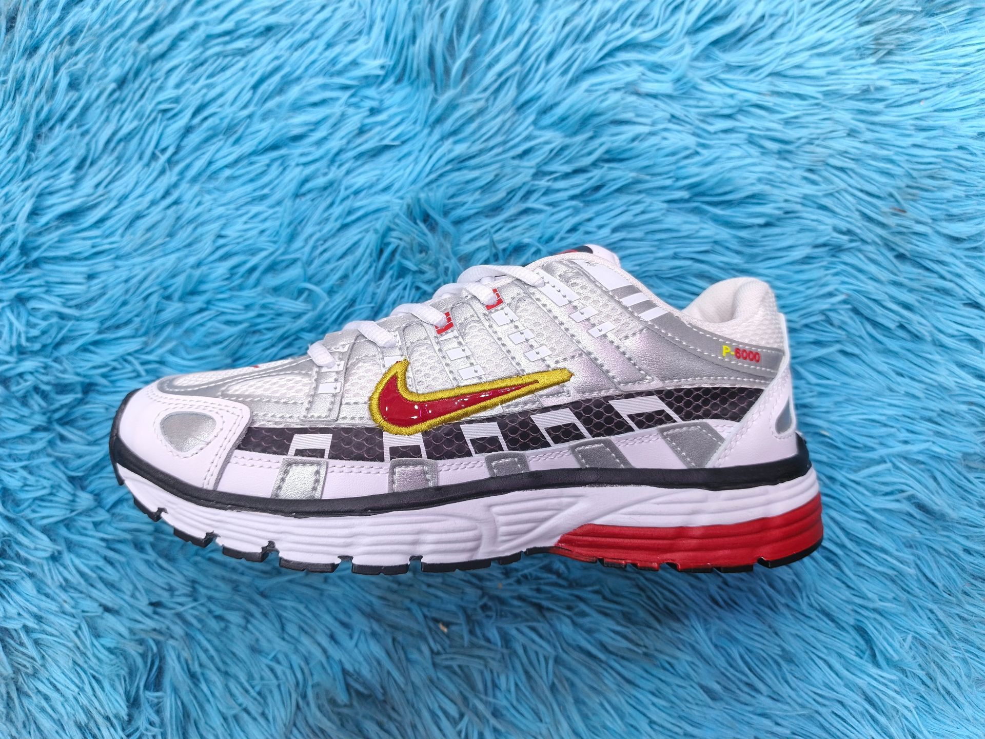 NIKE P6000