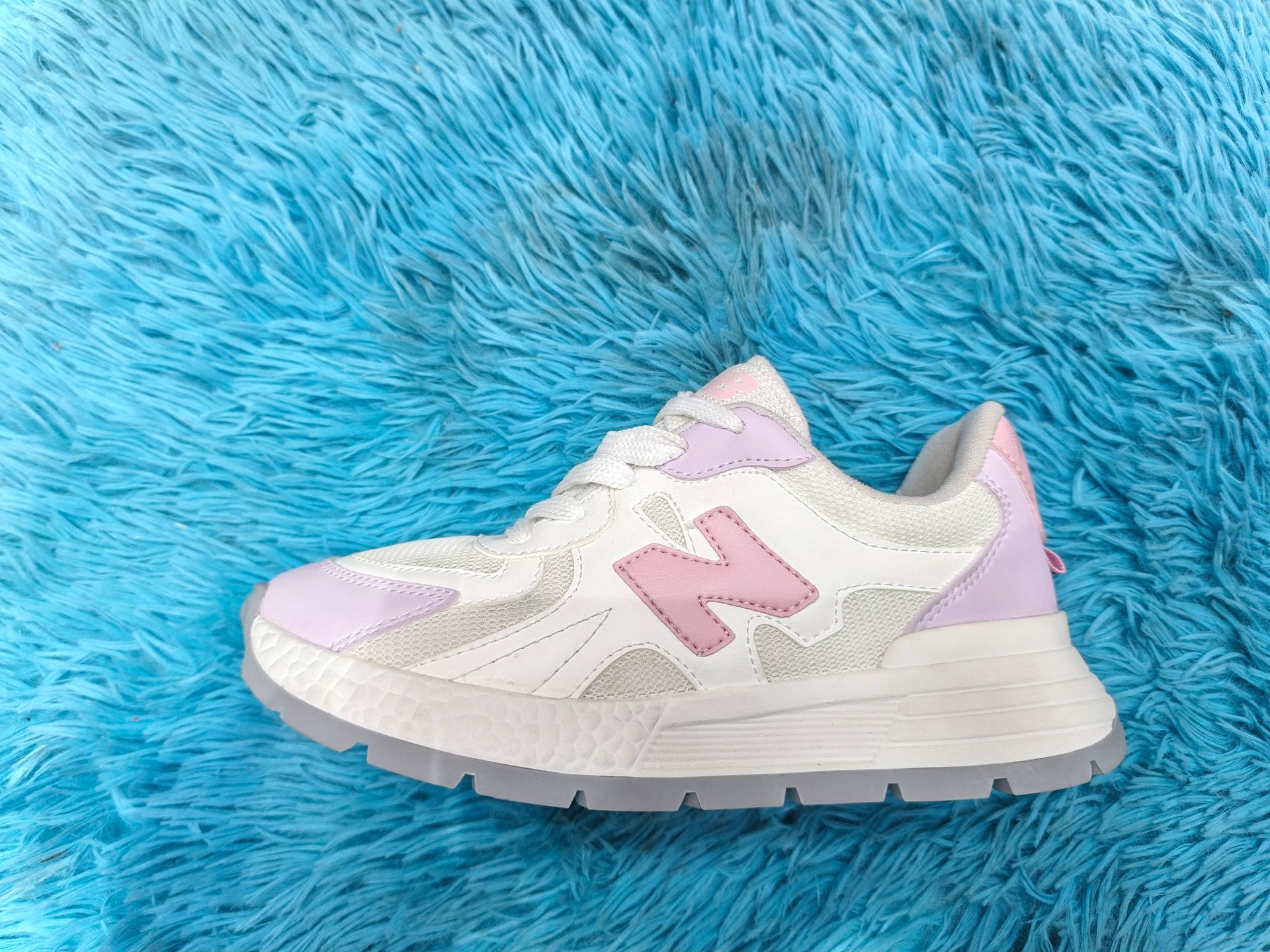 NEW BALANCE 830