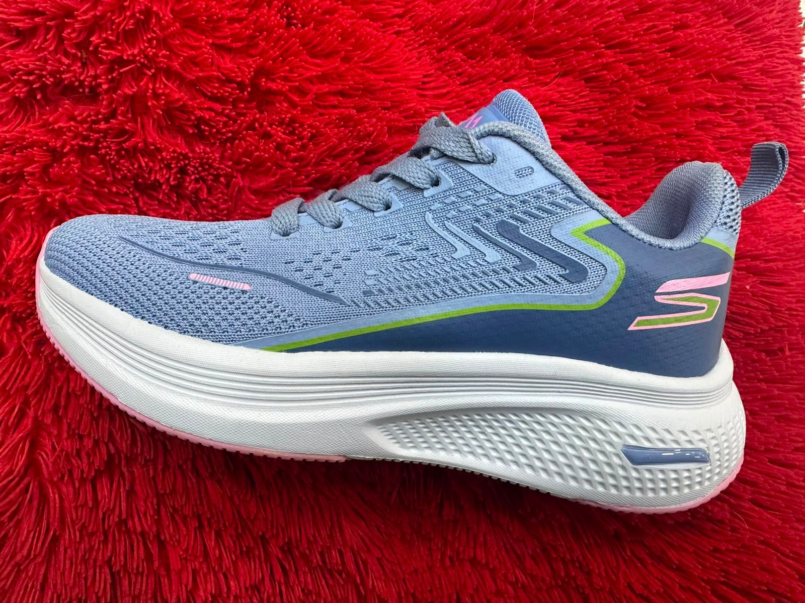 SKECHERS.