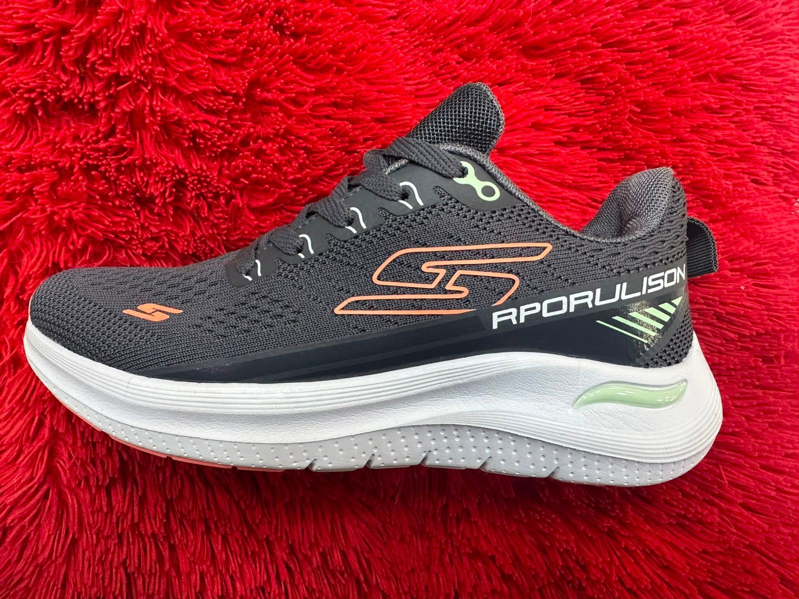 SKECHERS.