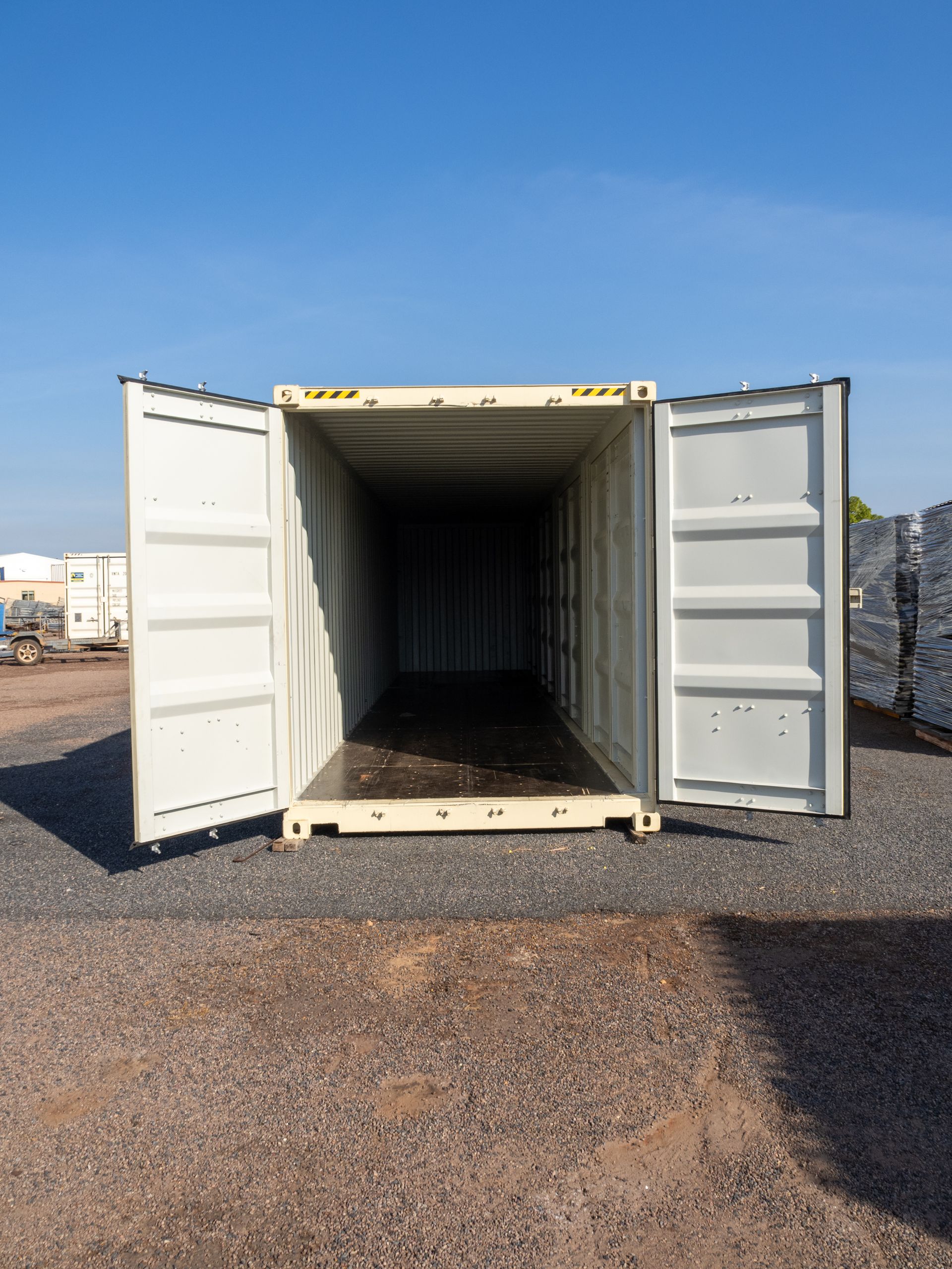 L4' Mini Container – Compact Storage with Back Door