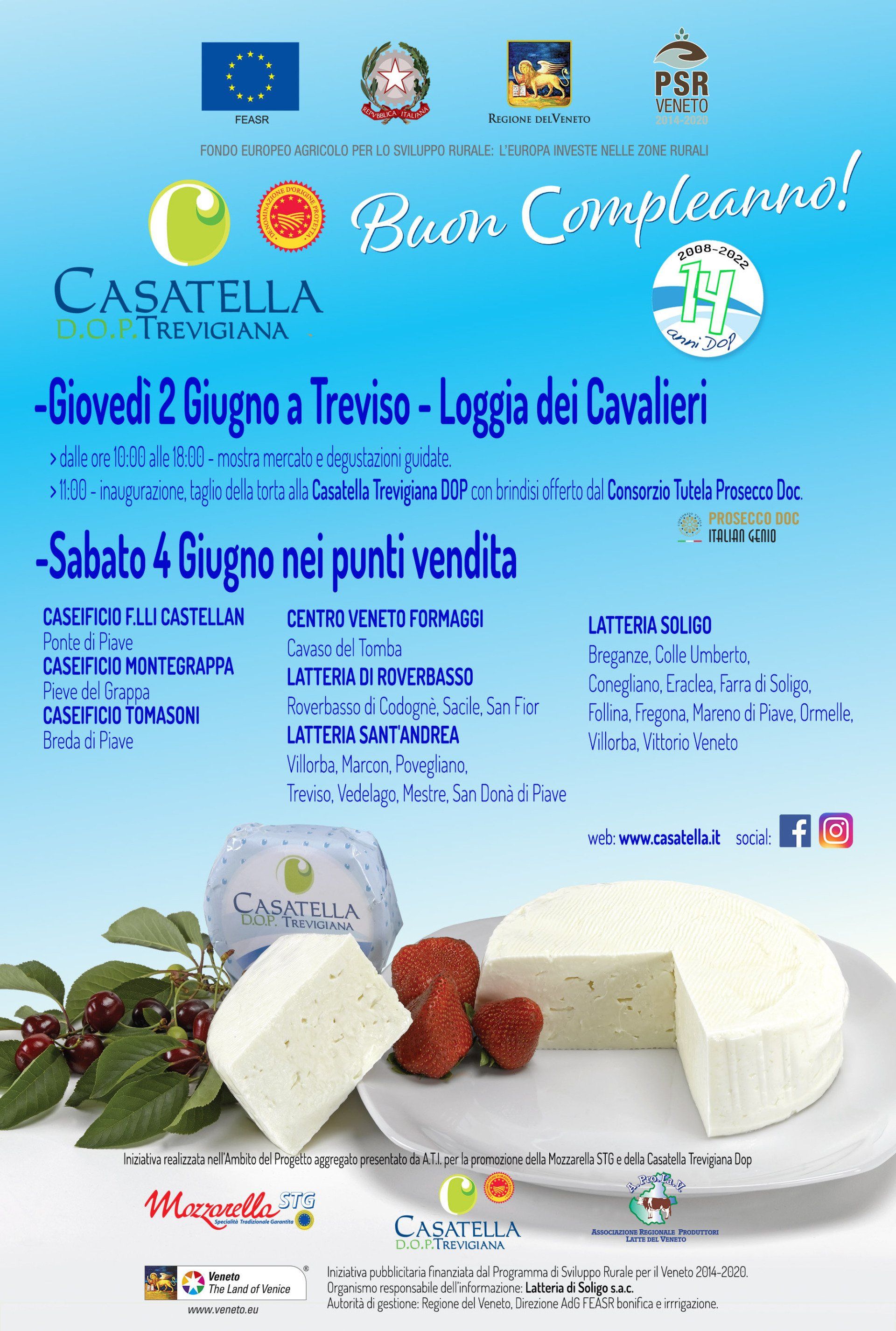 Manifesto blu per l'evento dedicato al formaggio Casatella a Treviso, con date, loghi e formaggio su un piatto con frutti di bosco.
