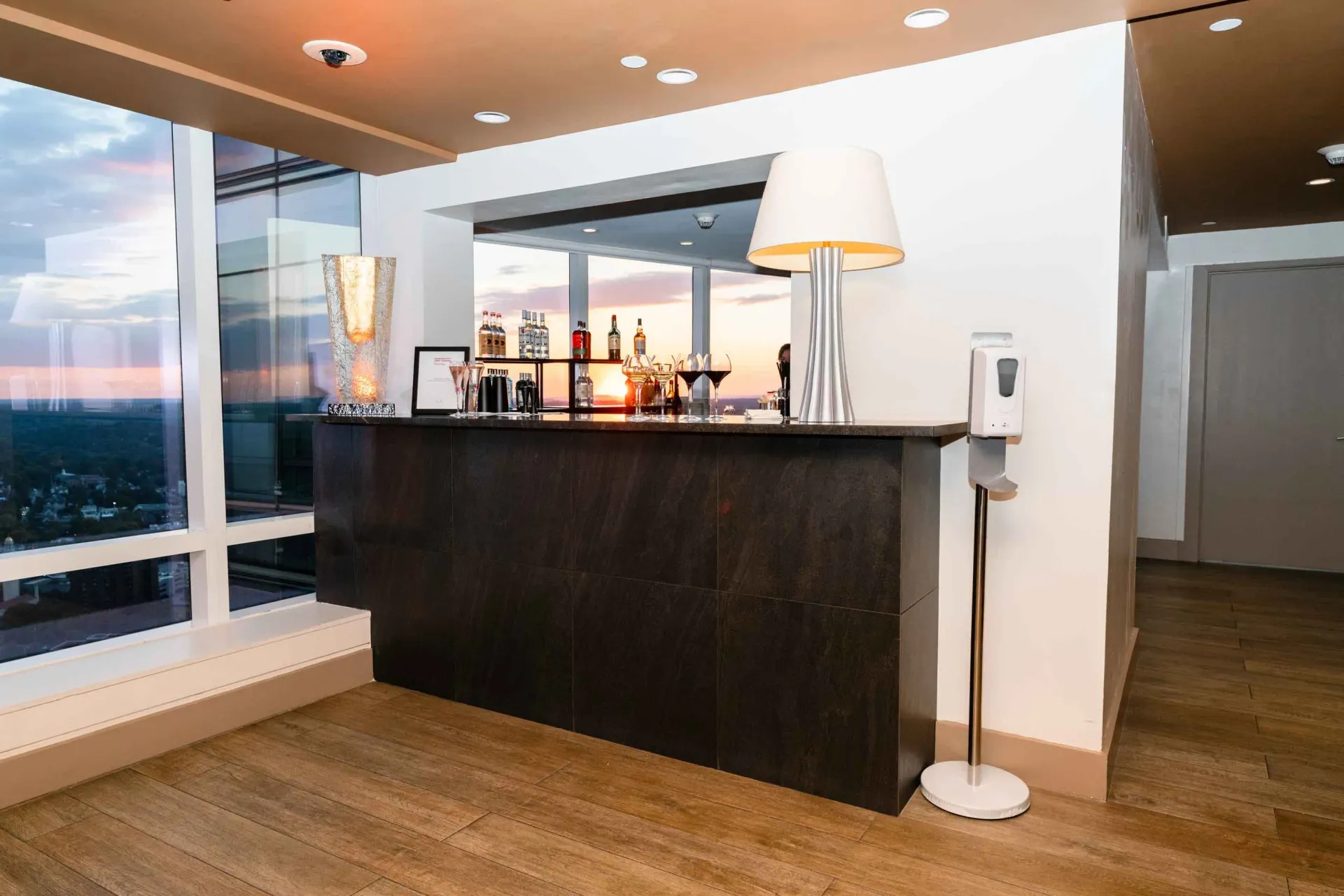 A room with a bar and a lamp in it
