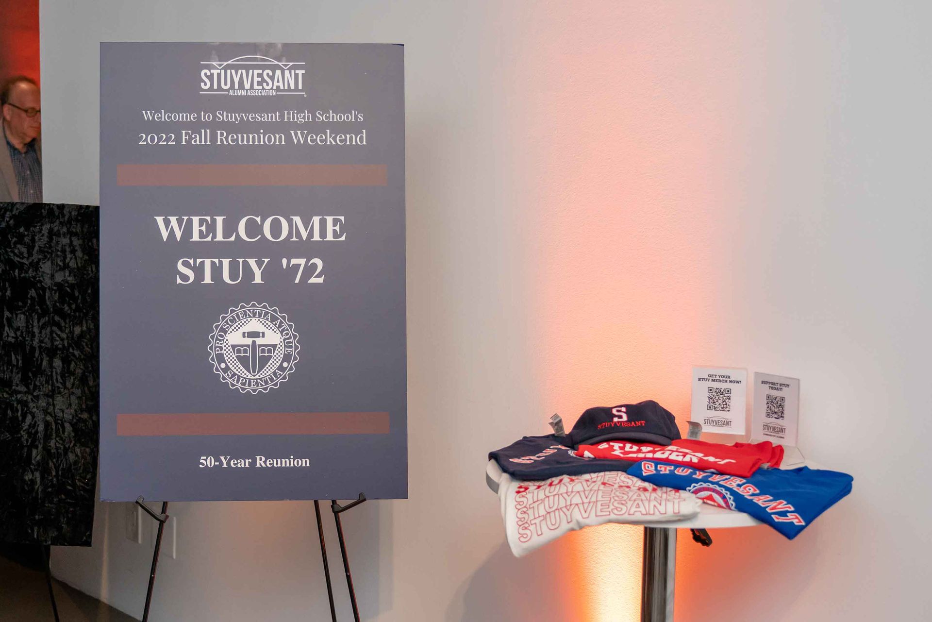 A welcome sign for stuy 72 is sitting on a table