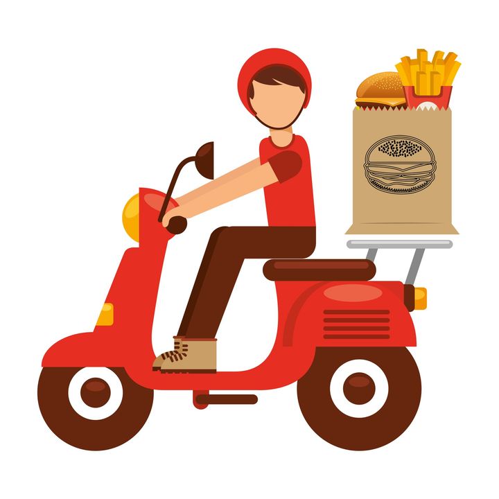 Persona in sella a uno scooter rosso, mentre consegna un sacchetto di carta con patatine fritte e un hamburger sul retro.