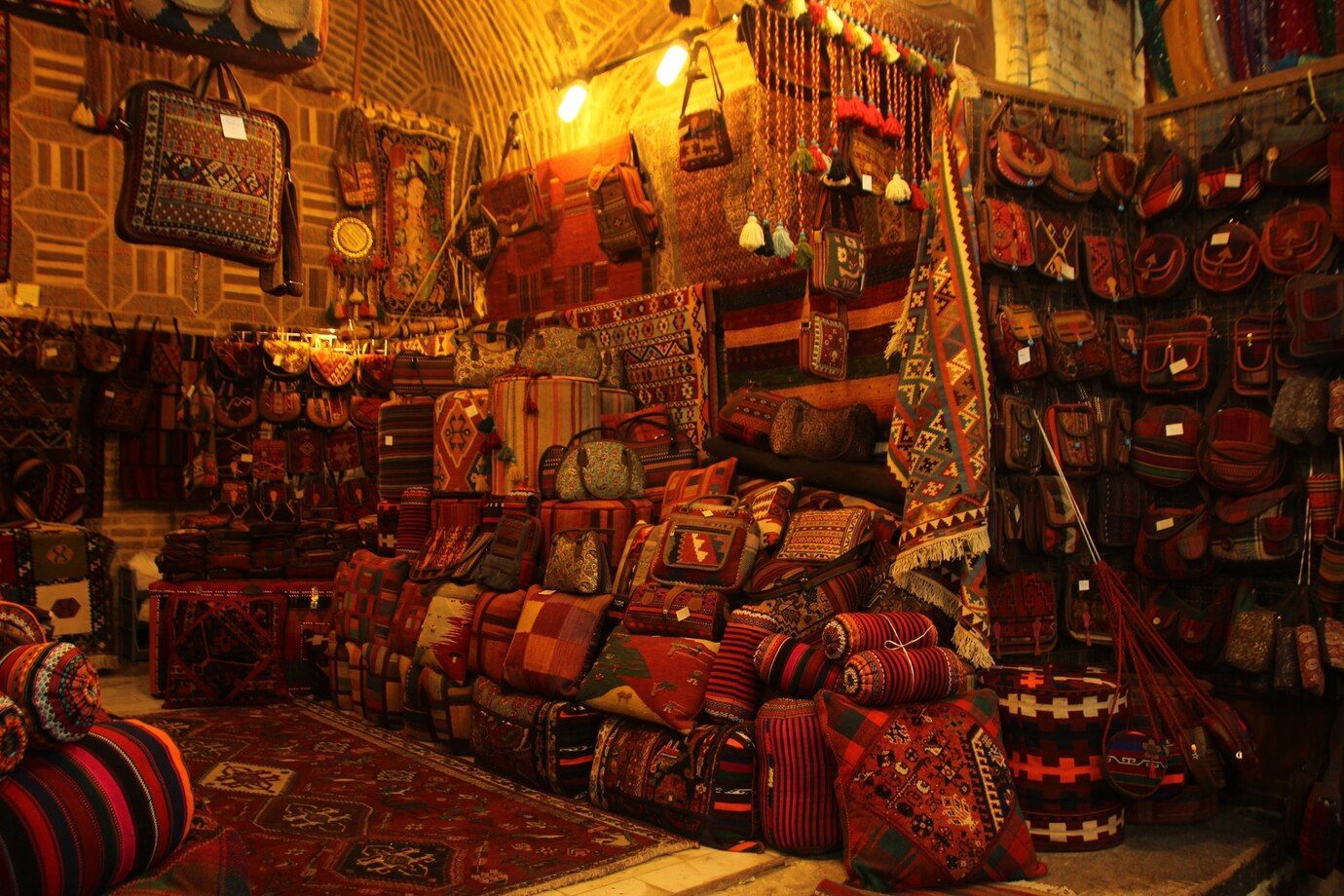 QUASTEL ASSOCIATES VALUATIONS | UNDERSTANDING RUG VALUATIONS