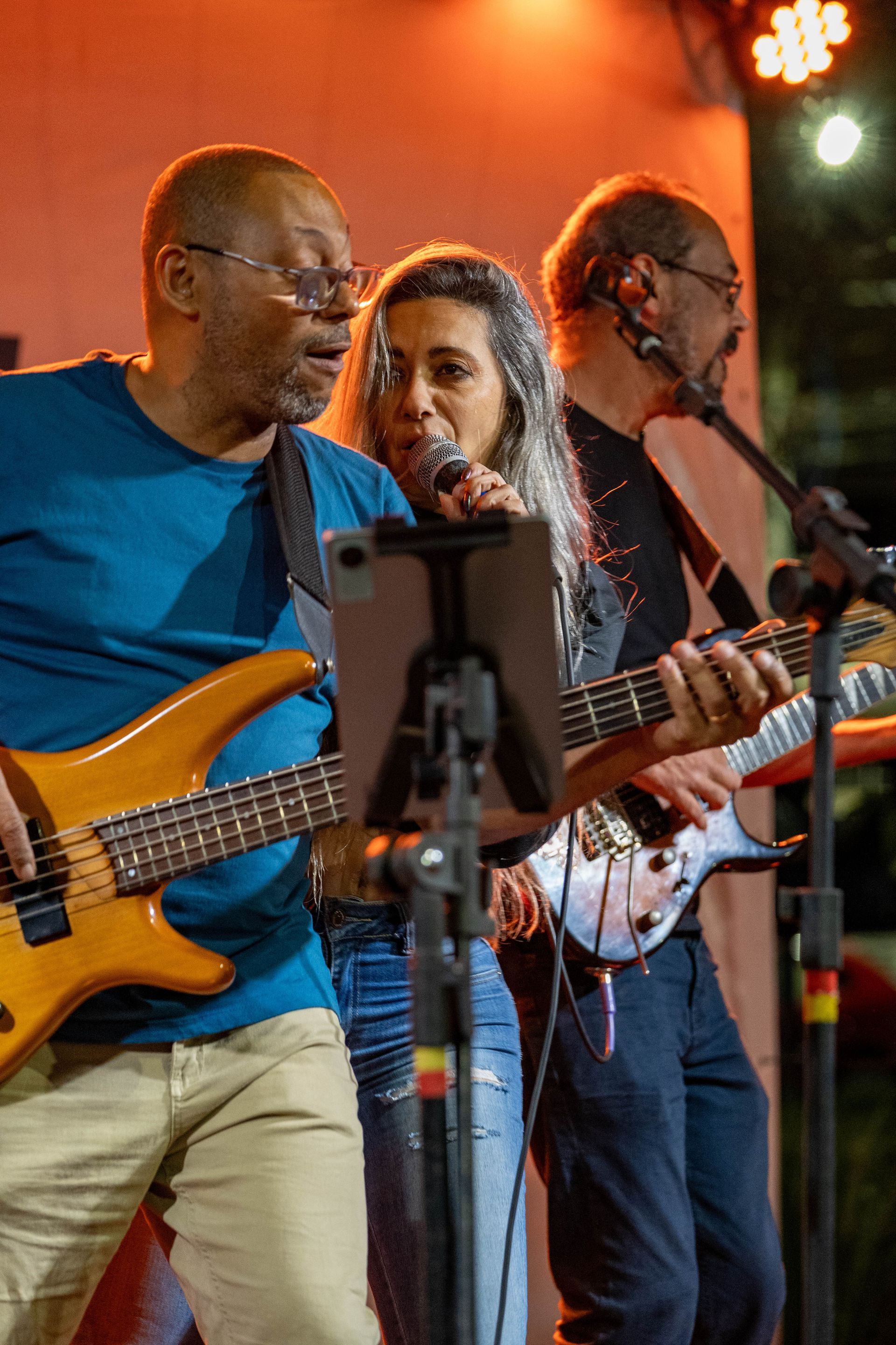 o show contagiante da banda Katumbi, reunindo um grande público em mais uma noite especial do 52º Fe