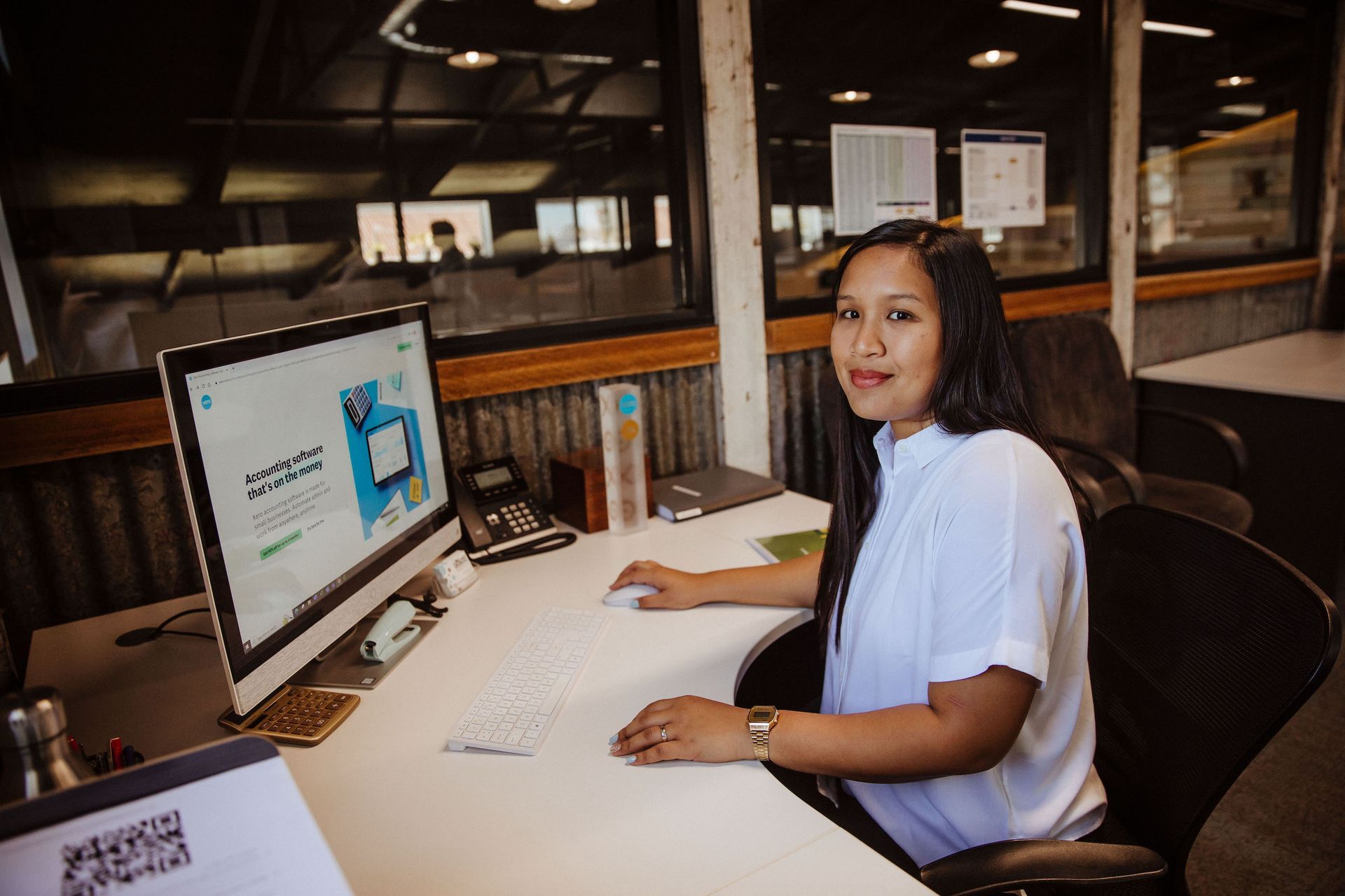 Nikki Working On Computer Doing Taxes — Catalyst Accounting & Tax in Warwick, QLD