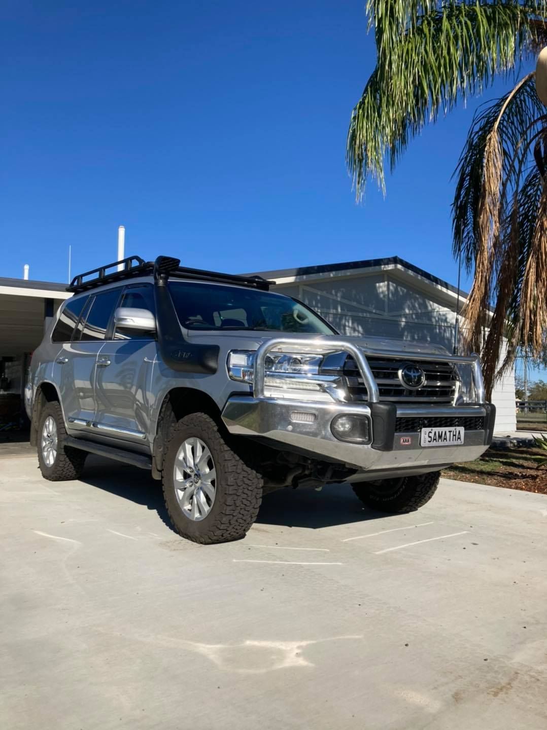 A Toyota Land Cruiser is Parked in a Driveway Next to a Palm Tree — Emerald 4x4 in Emerald, QLD