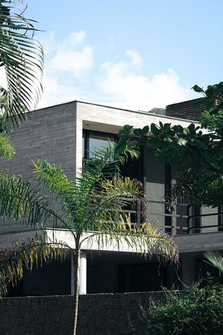 Modern kitchen and bathroom remodeling project in Tampa, FL
