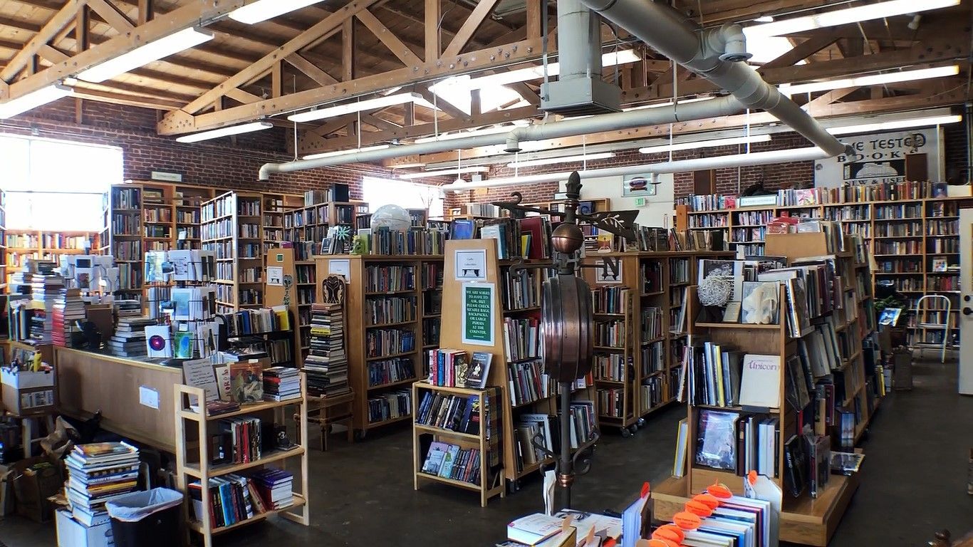 A large library filled with lots of books on shelves.