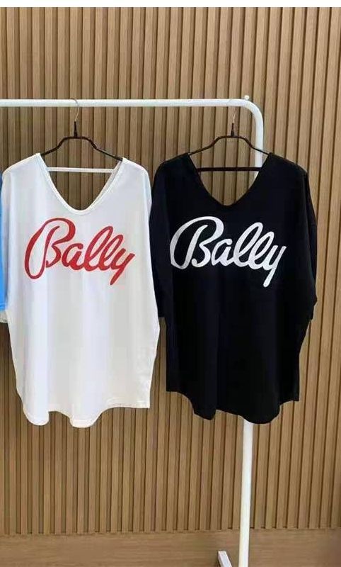 QB002簡約百搭純棉V領寬鬆顯瘦上衣 顯瘦 寬鬆休閒 Simple and versatile cotton V-neck loose slimming top Slim loose casual