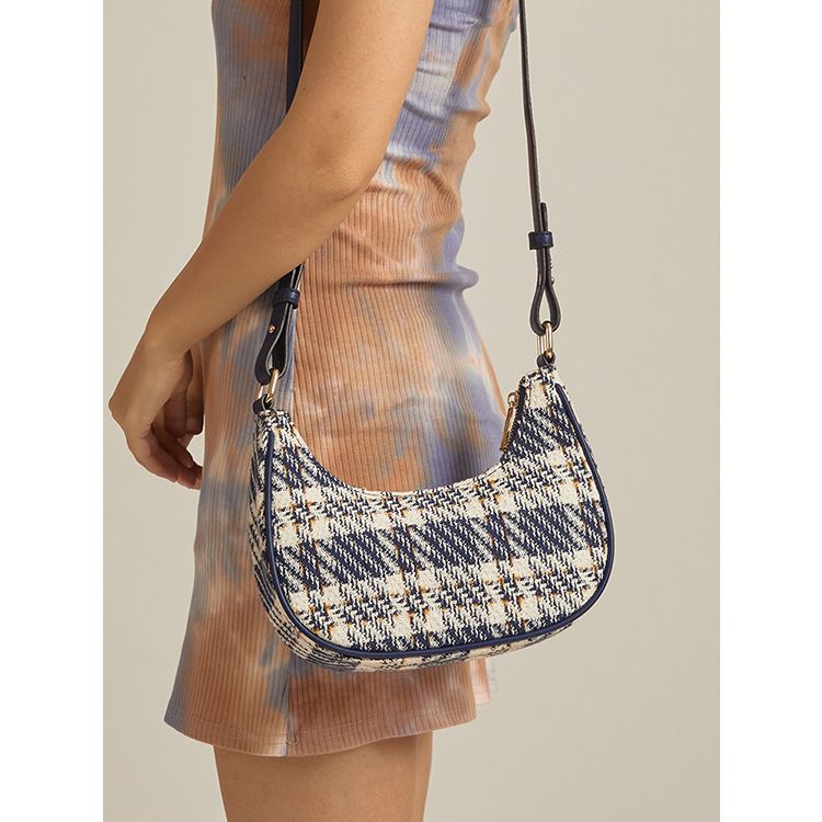 時尚 新款 輕奢風 幾何 菱格紋 包包 Fashionable new style, understated luxury, geometric diamond pattern bag