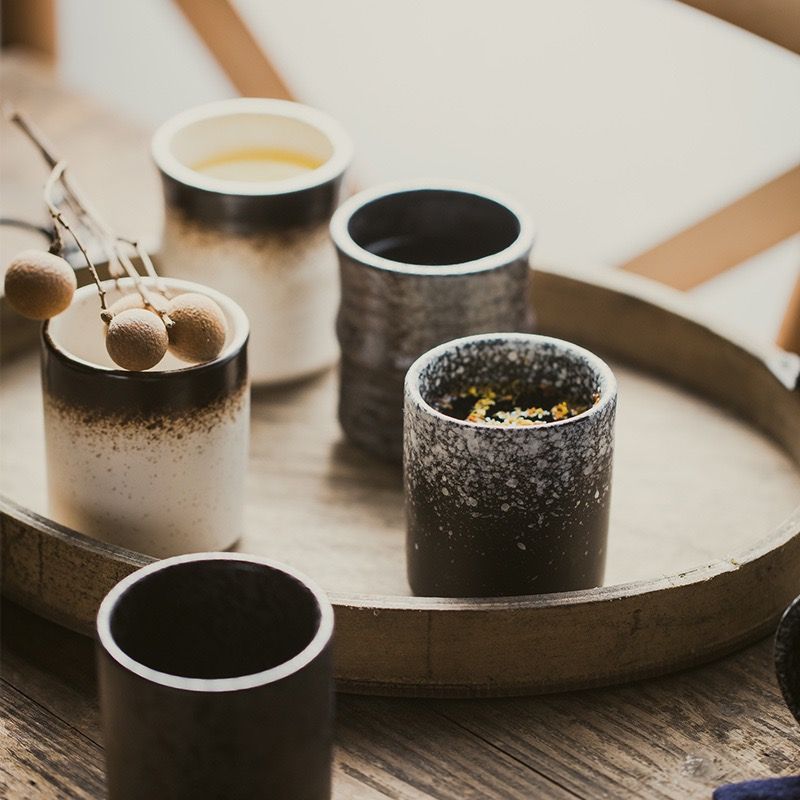 日本 大口徑茶杯 厚陶 陶土作 高質感 茶杯 日本料理店 專用 大紋杯 每組五個杯子 顏色任選 Japanese large-mouth teacups, thick earthenware, high-quality texture, suitable for Japanese restaurants. Set of five cups per set. Colors optional.