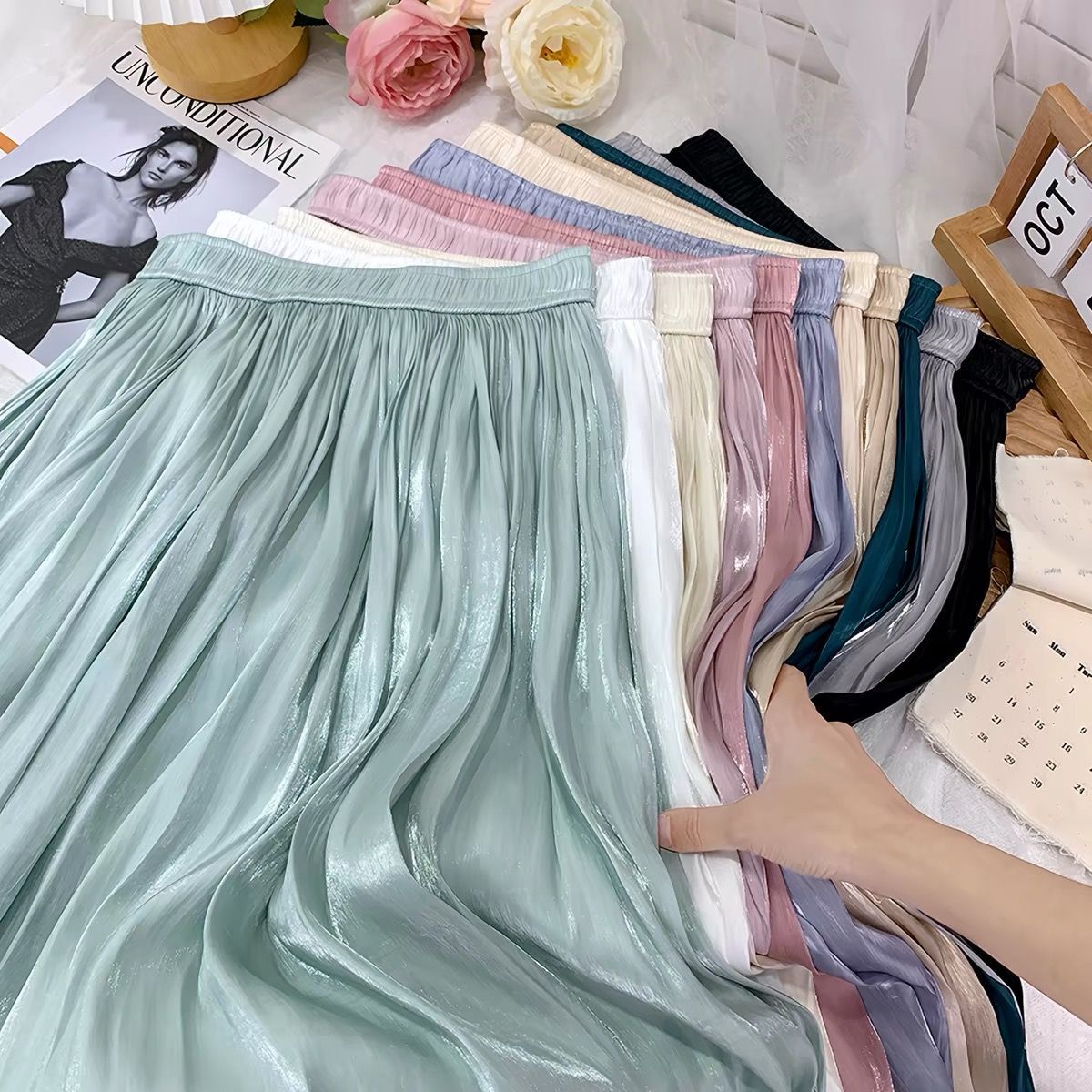 雪紡 高光澤 琉璃 百褶裙 A字裙 半身 復古 洋裝 百搭 經典款 Chiffon, high-gloss, sheen, pleated A-line skirt, midi, vintage style, dress, versatile, classic design.