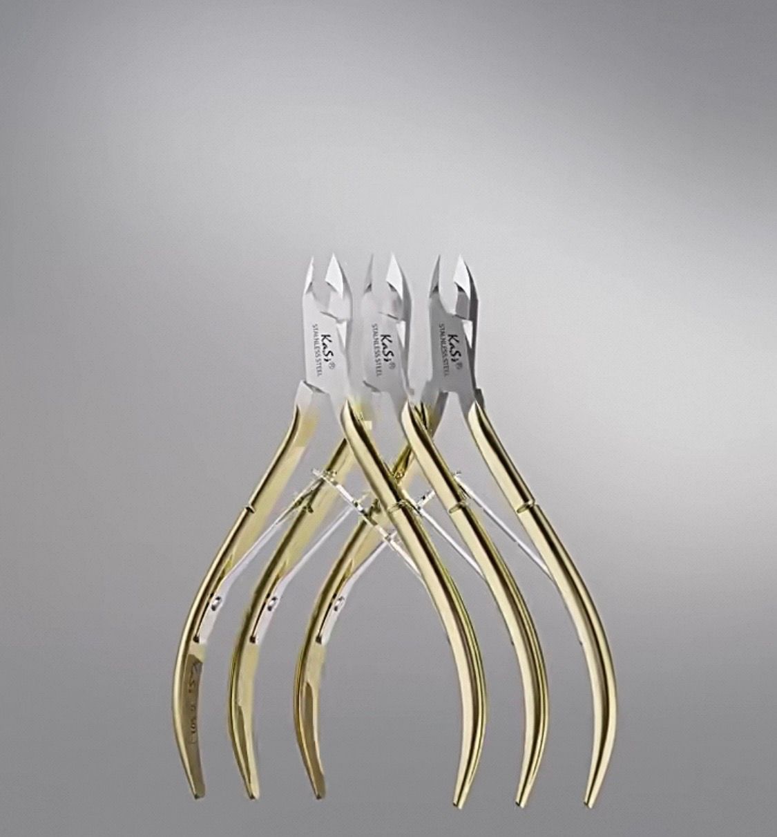 美甲 甘皮剪 俐落好用 好施力 SPA按摩店 美容院 皮膚管理中心 家用 Nail clippers, neat and easy to use, suitable for spas, massage parlors, beauty salons, skin care centers, and home use.