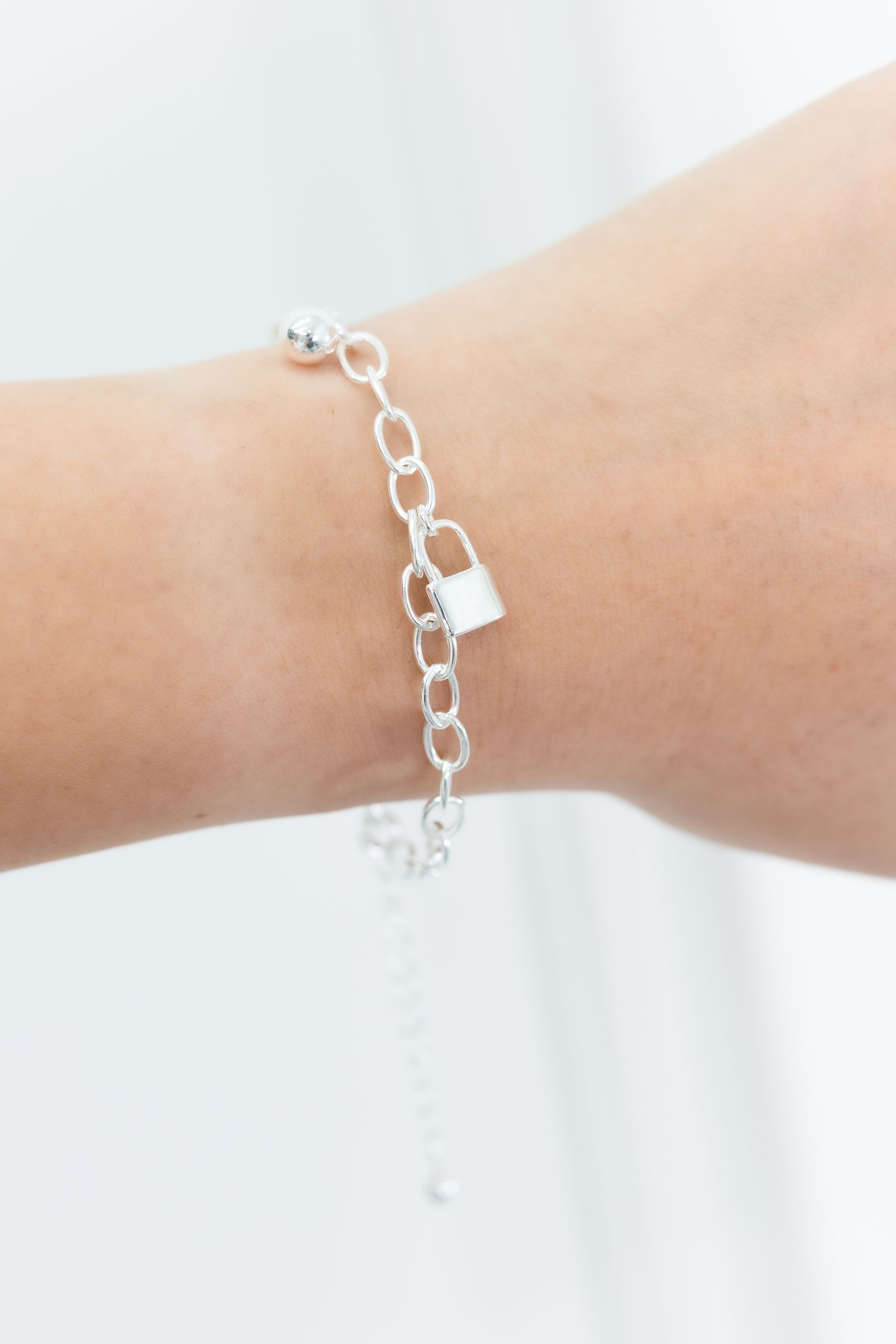 韓國製造 316L 醫療鋼 Angela推薦款式 Tiffany ish  高工藝精工手鏈  Made in South Korea | 316L Medical-Grade Stainless Steel | Angela’s Recommended Style | Tiffany-Inspired | High-Craftsmanship, Precision-Made Bracelet