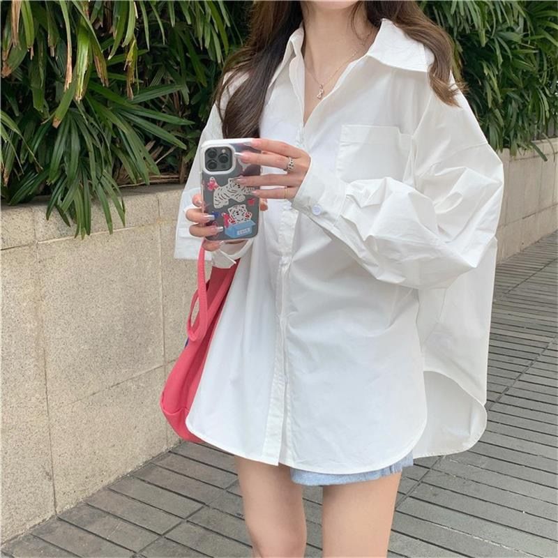 純白 長袖 防曬 長板 襯衫 男女皆可穿 寬鬆寬大尺碼 均碼 Pure white, long-sleeved, sun-protection, long-length shirt; unisex, loose, oversized fit; one size.