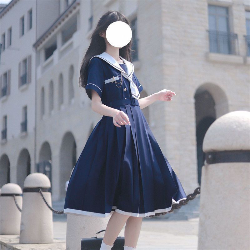 日系 水手服洋裝 藍白兩色可選 長裙過膝 寬鬆 均碼 舒適 好穿 Japanese-style sailor-collar dress, available in blue or white. Features a loose, comfortable fit and a below-the-knee length. One size fits most; easy and pleasant to wear.