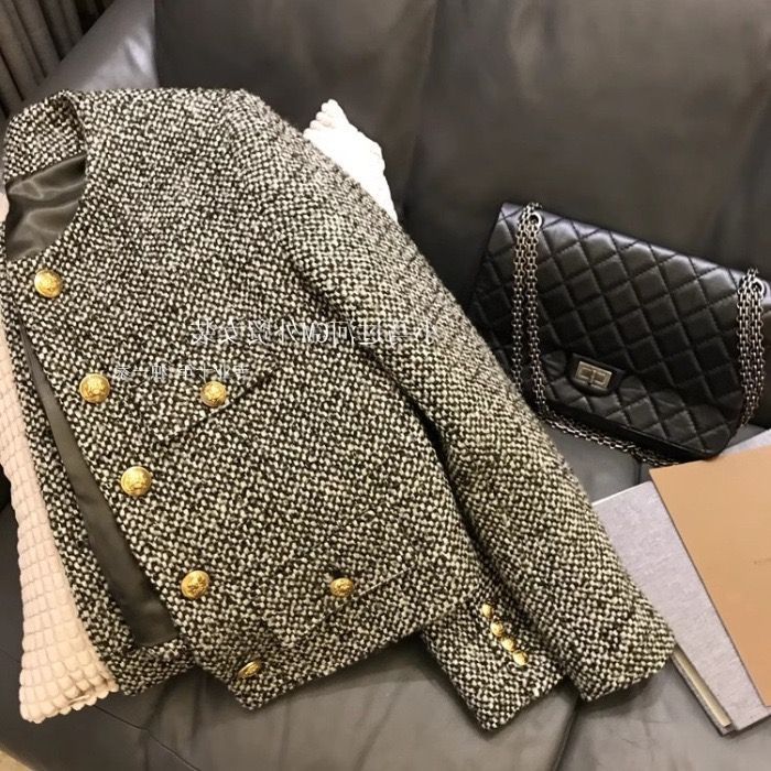 經典款 灰色 小香風 金扣 外套 高雅大方 可單穿或當作外套 保暖防風 Classic grey jacket in a 