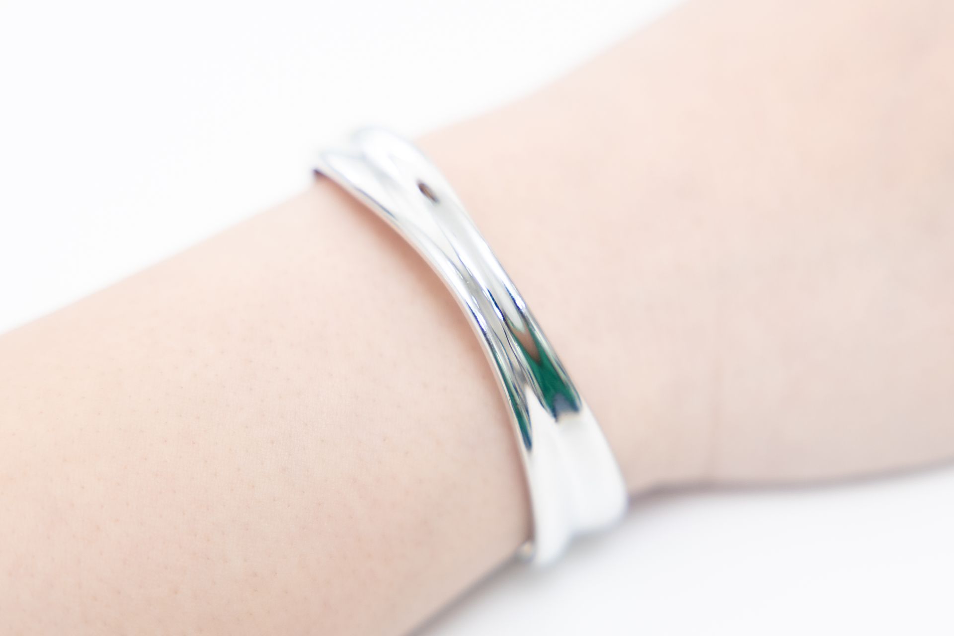 韓國製造 316L 醫療鋼 金銀兩色可選 可調式 手鐲  Made in Korea, 316L medical-grade steel, adjustable bracelet (available in gold or silver)