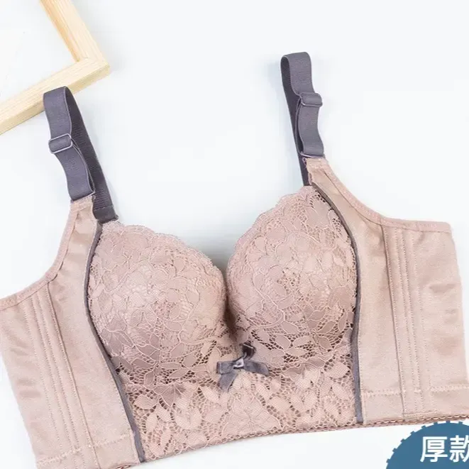 法式聚攏型 收副乳 蕾絲內衣 女 固體罩杯 深V 聚攏 美背 文胸 新款 French-style push-up bra, side boob reduction, lace bra, women's, solid cup, deep V, push-up, beautiful back, new style.