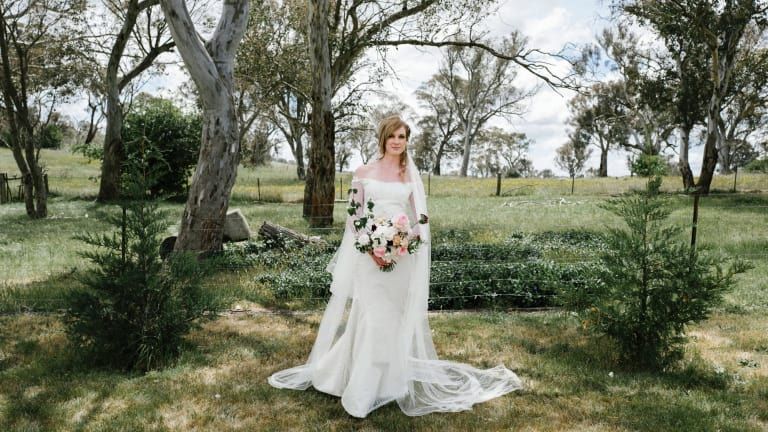 maison-de-challie-bride-white-structured-gown-with-long-veil