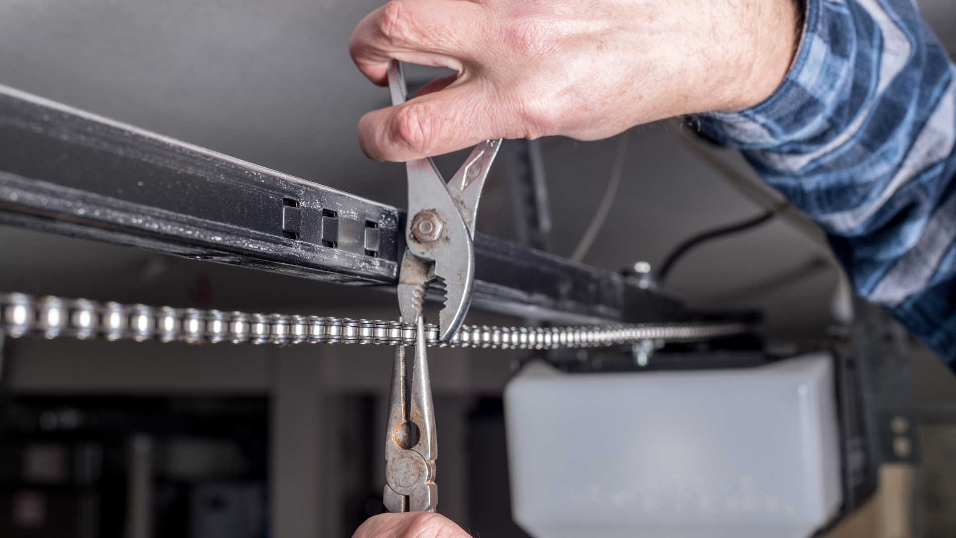 garage doors efficient repairs