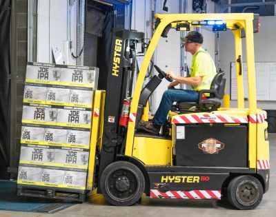 forktruck-loading-lorry