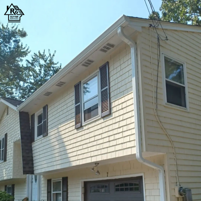 A house with a sign that says rcm on it