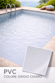 Piscina con rivestimento in PVC grigio chiaro, quadrato campione.