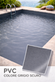 Piscina con rivestimento in PVC grigio scuro e quadrato campione.