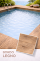 Piscina con terrazza in legno e campione del prodotto. Testo: 