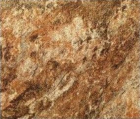 Piastrelle in pietra testurizzata nelle tonalità del marrone e del beige, con superficie ruvida e irregolare.