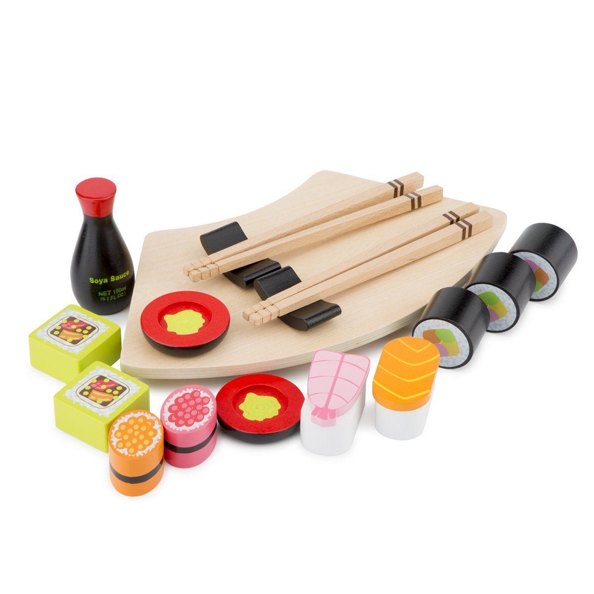 Houten sushiset op een houten dienblad, met eetstokjes en sojasaus.