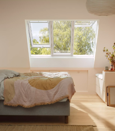 Finestra per tetti standard
Porta luce e aria fresca nella tua stanza con una finestra per tetti.
Scopri i nostri prodotti. E se hai bisogno di una consulenza di progetto ti aiutiamo noi. Clicca e scopri.
Per tetti con pendenza da 15° a 90°
Più luce e ventilazione nella tua stanza
Indicata in stanze piccole
Finestre per tetti a falda
Soluzione VELUX 2 in 1
Dove c'è spazio per una finestra per tetti, spesso c'è spazio anche per due. Fai entrare il doppio della luce a casa tua con la nuova Soluzione 2 in 1 e lascia che luce, vista e aria fresca trasformino le tue stanze.
Scopri i nostri prodotti. E se hai bisogno di una consulenza di progetto ti aiutiamo noi. Clicca e scopri.
Per tetti con pendenza tra 15° e 90°
Il modo più vantaggioso per avere il doppio della luce naturale
Fai sembrare più grandi i tuoi spazi
Soluzione VELUX 3 in 1
Trasforma la tua casa con la luce naturale.
Scopri i nostri prodotti. E se hai bisogno di una consulenza di progetto ti aiutiamo noi. Clicca e scopri.
Composta da due finestre apribili e un elemento fisso, inseriti in un unico telaio, la Soluzione VELUX 3 in 1 ti fa risparmiare rispetto all'acquisto di tre finestre di pari dimensioni.
Sceglila per un'ambiente spazioso e ricorda che la luce non è mai troppa. Puoi sempre aggiungere nuove finestre se la stanza è molto ampia.
Per tetti con pendenza da 15° a 90°
Il modo più conveniente per massimizzare la luce
Ampia vista panoramica
Finestre affiancate
Dove c'è spazio per inserire una finestra, è spesso possibile installarne due.
Scopri i nostri prodotti. E se hai bisogno di una consulenza di progetto ti aiutiamo noi. Clicca e scopri.
Sceglile in ambienti spaziosi e ricorda che la luce non è mai troppa. Puoi sempre aggiungere nuove finestre se la stanza è molto ampia.
Indicate per tetti con pendenza da 15° a 90°
Vista panoramica e più luce
Aumenta la percezione di spazio
Finestra balcone
Aumenta lo spazio in casa con un balconcino che ti regala uno splendido affaccio e ti permette di portare l'esterno al'interno dei tuoi ambienti.
Con questa soluzione vivi la magia di una finestra che si trasforma in un piccolo balcone in pochi istanti.
Concediti una vista panoramica grazie a una finestra che si apre verso l'esterno fino a 45°
Ringhiera laterale per una maggior sicurezza