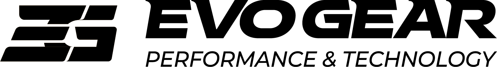 Logotipo preto da EVOGEAR com o slogan “Performance & Technology” em fundo branco.