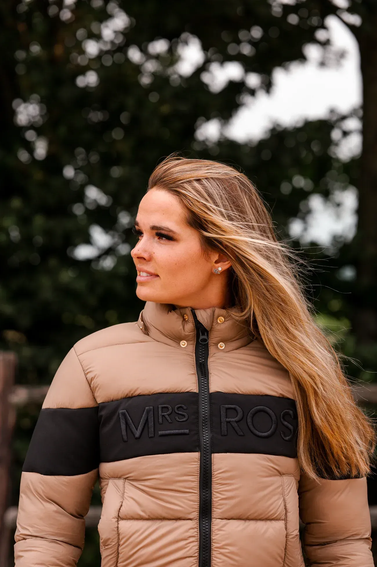 Mrs Ros Outland Donker Beige jas