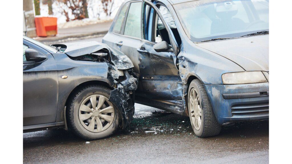 A picture of a broadside or T-bone car accident. Our Nashville T-bone accident attorneys can help.