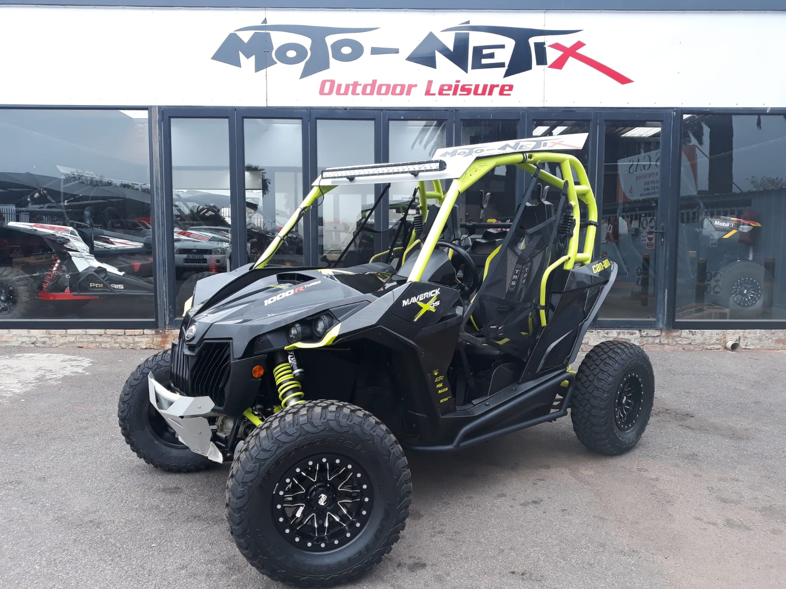 Heavy-duty Rotax® engine Smooth, durable and responsive transmission True Can-Am DNA with a strong identity Work or ride with confidence Meaningful and versatile functionality Easy handling and capabilities Advanced comfort and intuitive cockpit with optimized visibility Multifunction cargo box with sturdy tailgate and smart storage 1-year maintenance free and easy access to key maintenance components Traxter HD8