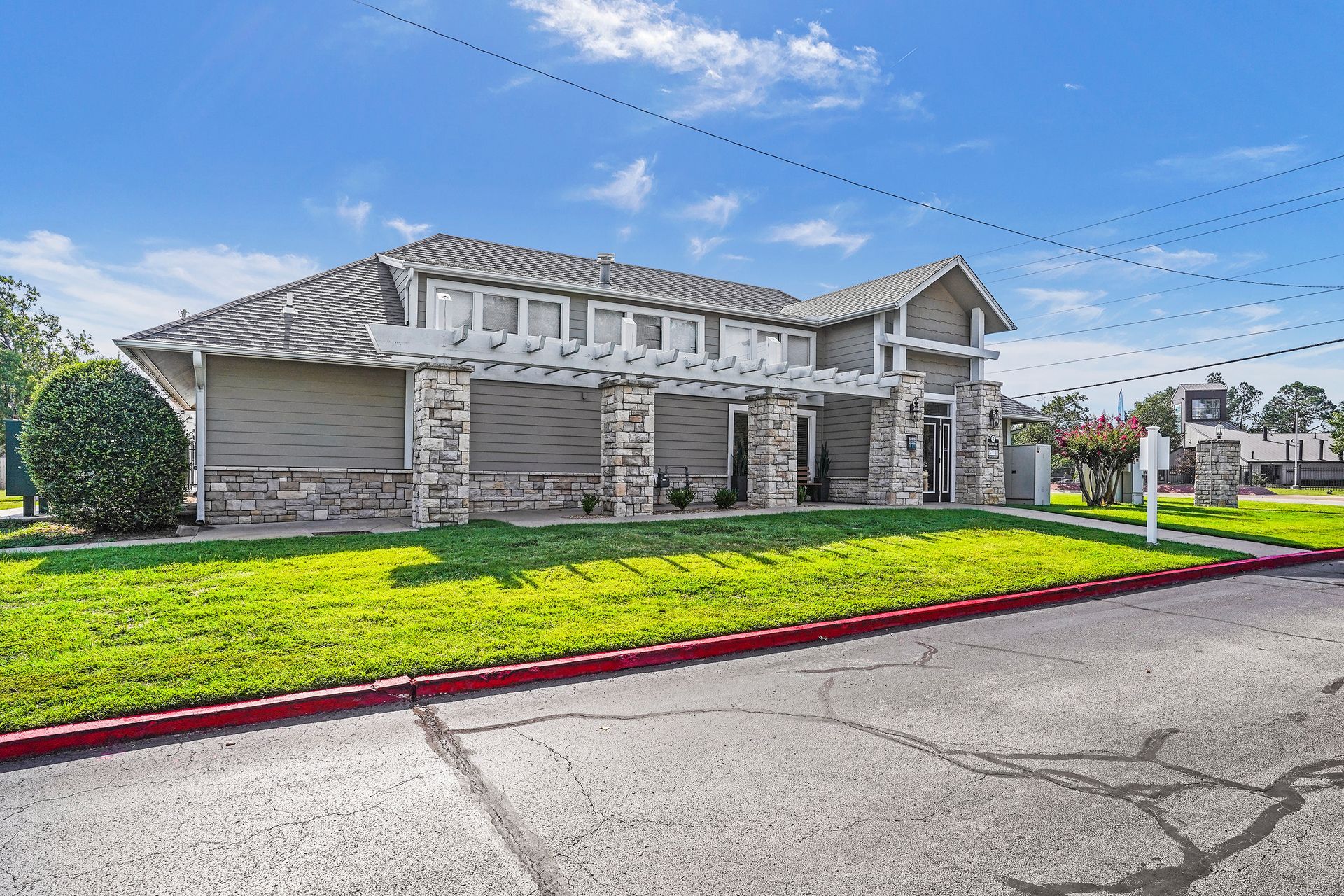 clubhouse curb